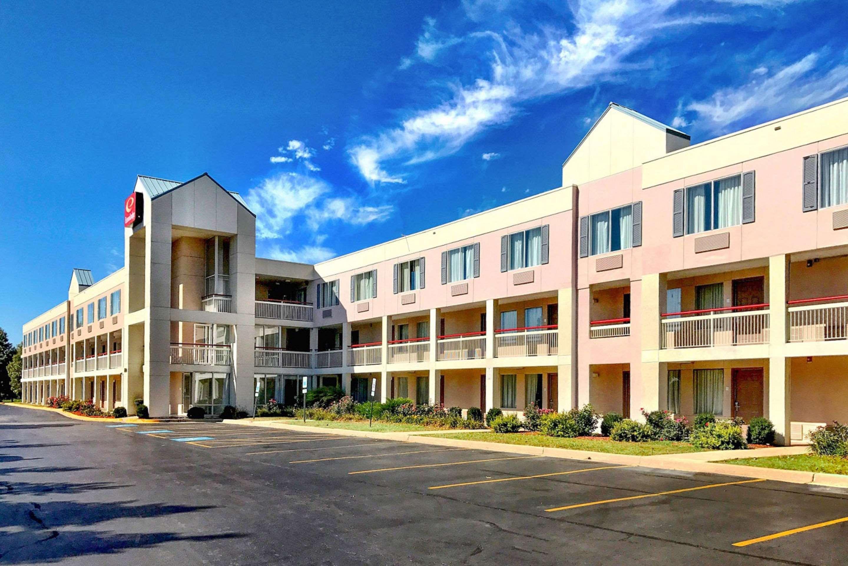 Econo Lodge Willowbrook Exterior foto